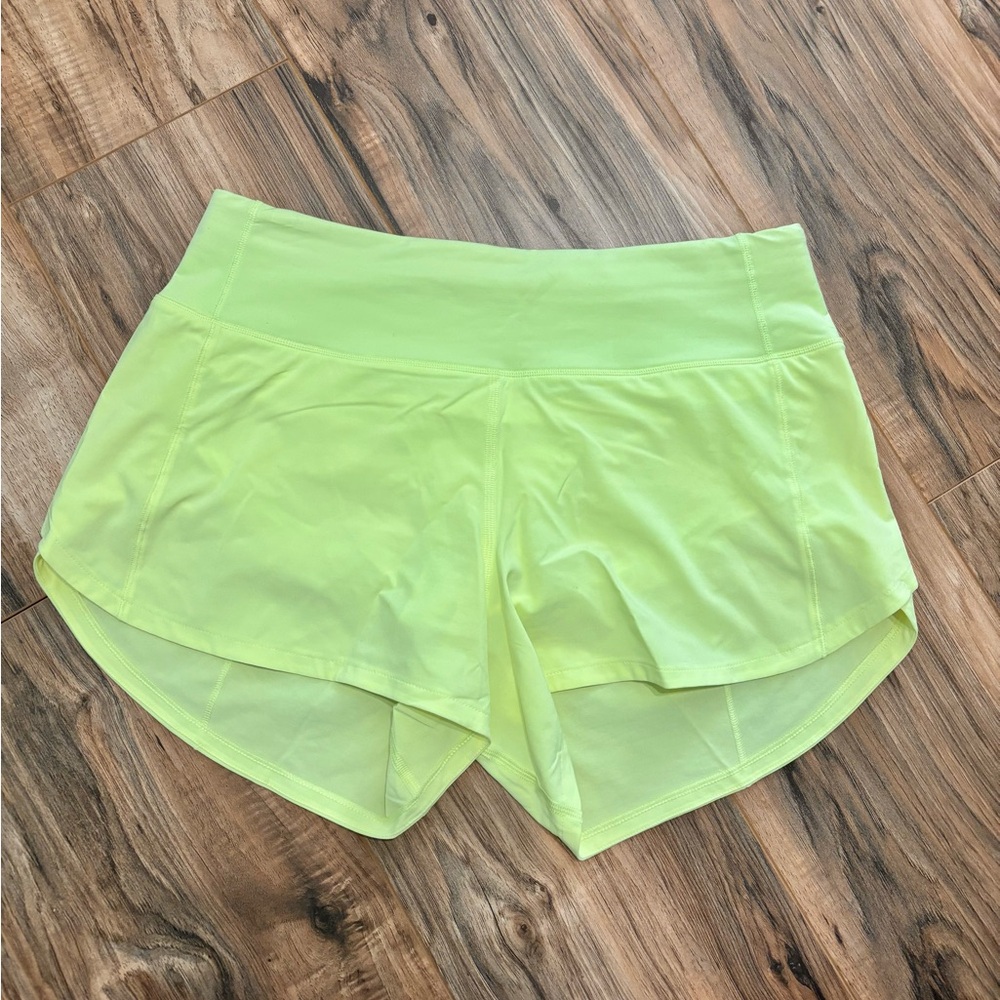 Lululemon Speed Up Mid Rise 4”Women's Light Yellow Shorts sz 6